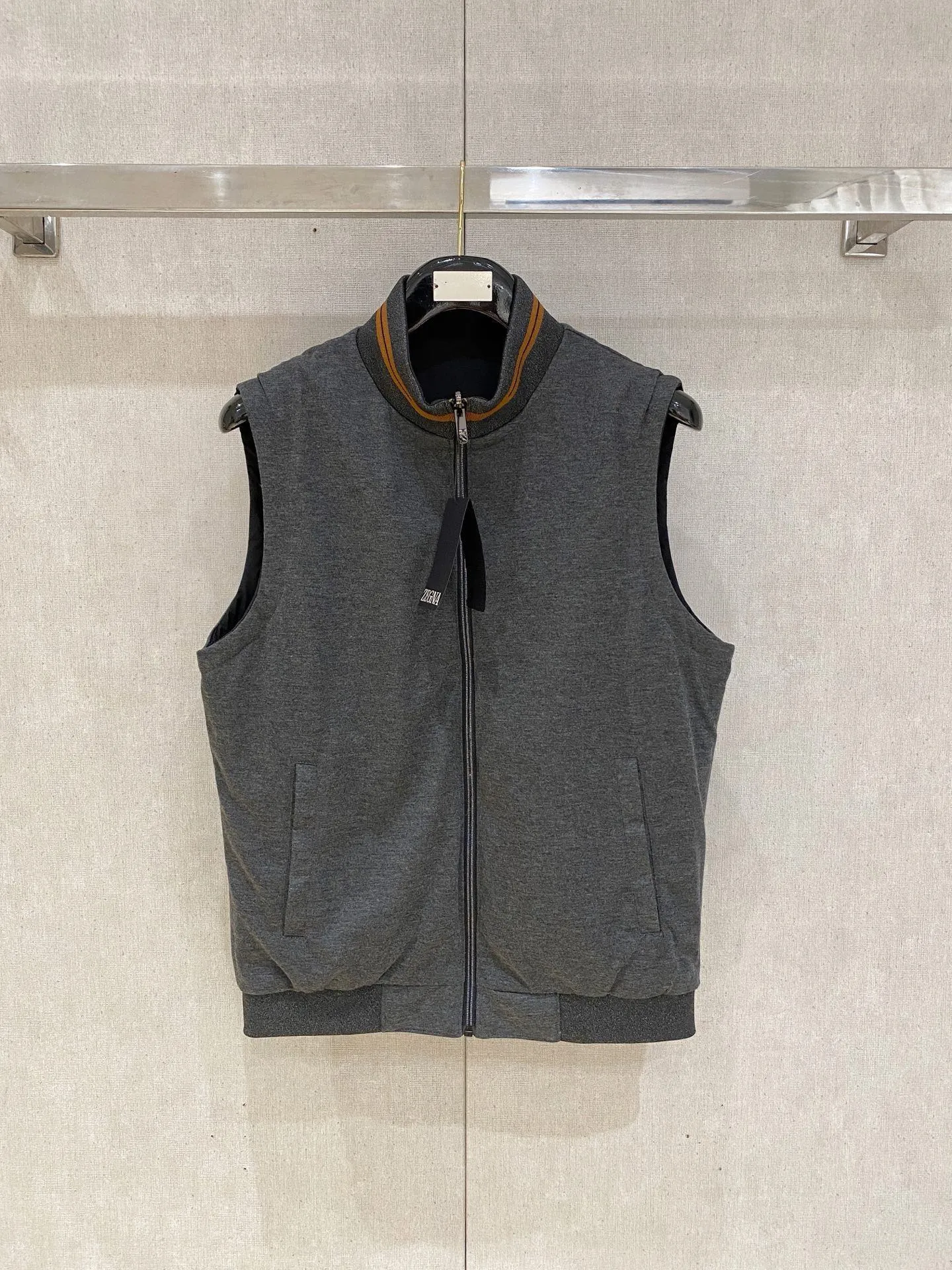 Zegna ： ， ， ， ； ， ， ， ， Classic 。 ： ， ， ， ； ， ； ， ， 。 ： ， ， ； ， ， T 、 、 ； ， ， ， 。 ： 、 、 ， ， Versatile 。 ： Cream White/Khaki/ /Black（ Gray ） Sizes：M-4XL